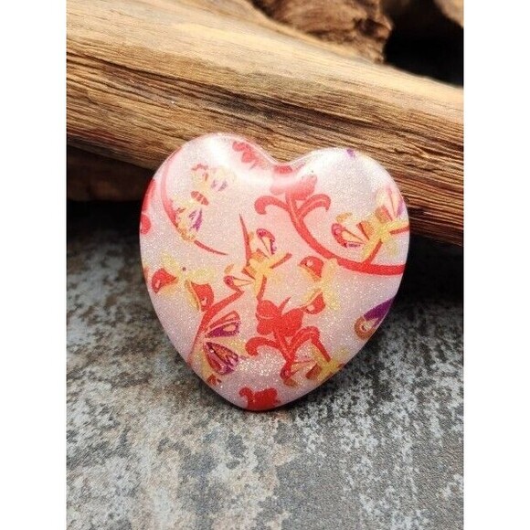 Large Vintage Heart-Shaped‎ Floral Resin Ring Size 7 / Romantic - Picture 1 of 3